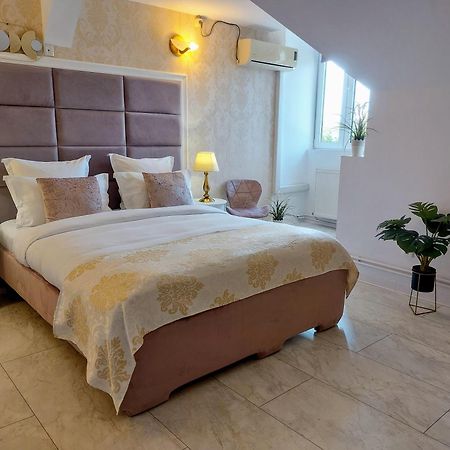 Pension Casablanca Hotel Къмпина Екстериор снимка