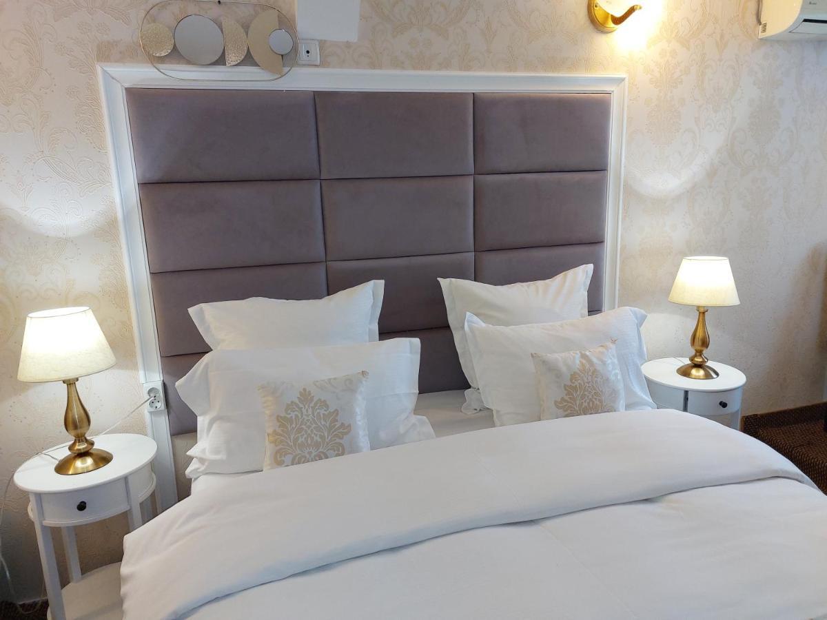 Pension Casablanca Hotel Къмпина Екстериор снимка