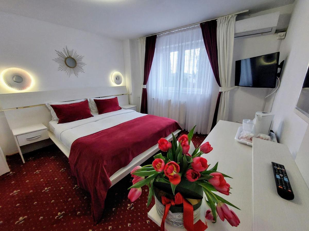 Pension Casablanca Hotel Къмпина Екстериор снимка